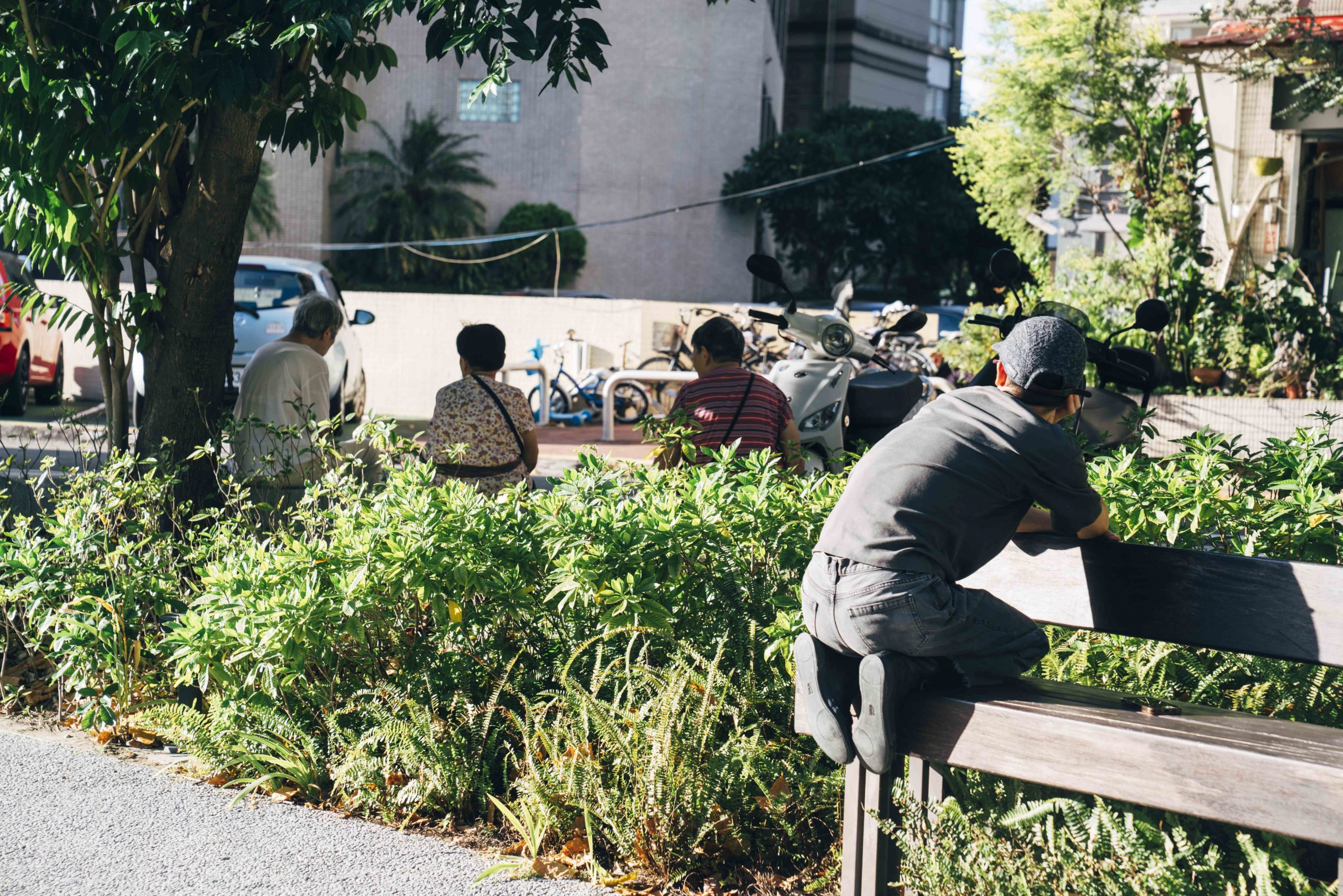《人事場景》 中的身體姿態與攝影